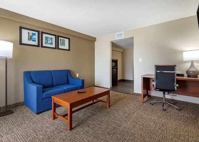 Comfort Inn & Suites Spring Lake - Fayetteville Near Fort Bragg