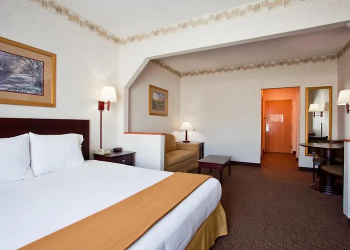 Holiday Inn Express & Suites Hiawassee By Ihg