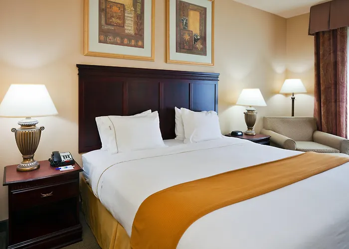 Holiday Inn Express Hotel & Suites Pell City