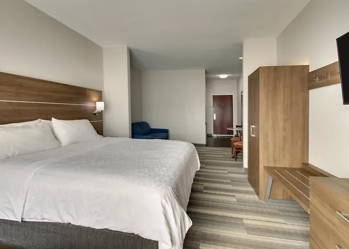Holiday Inn Express & Suites Laurel By Ihg