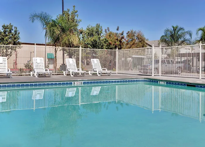 Holiday Inn Express Delano Highway 99 By Ihg