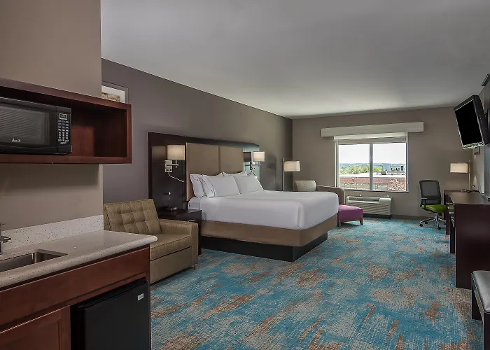 Holiday Inn Express & Suites Norwood By Ihg