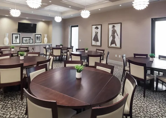 Holiday Inn Hotel & Suites Davenport By Ihg