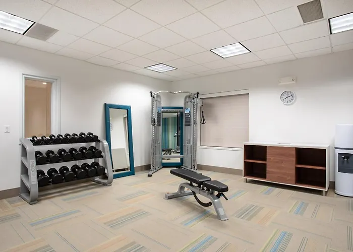 Holiday Inn Express & Suites Manhattan By Ihg