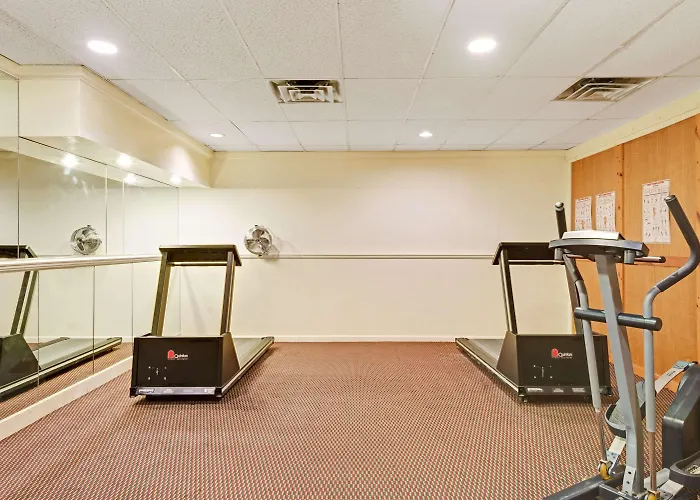 Ramada By Wyndham Kittery Hotel