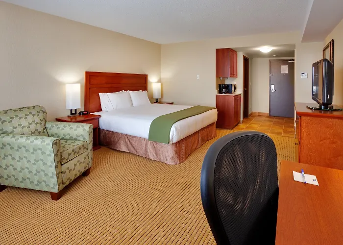 Holiday Inn Express Hotel & Suites Clarington - Bowmanville By Ihg