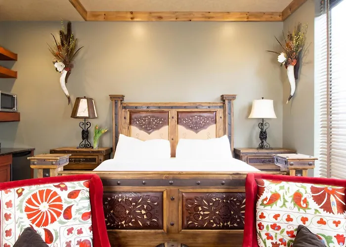 Retro Suites Hotel