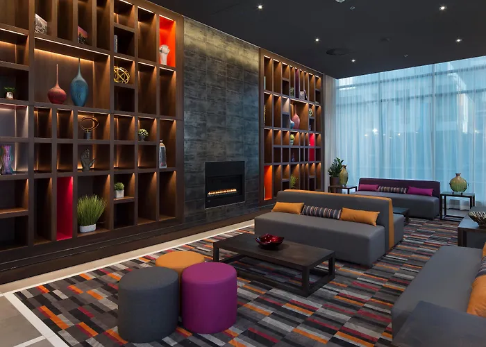 Holiday Inn Hotel & Suites - Montreal Centre-Ville Ouest By Ihg