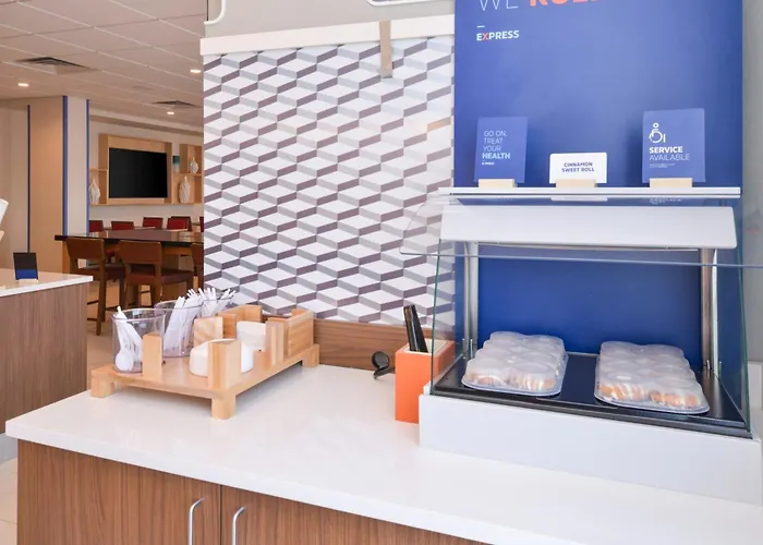 Holiday Inn Express & Suites - Omaha - 120Th And Maple By Ihg