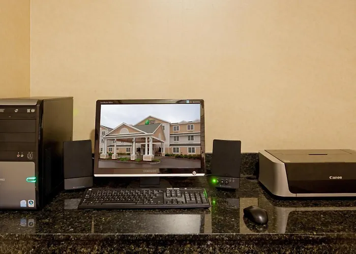 Holiday Inn Express & Suites Rochester By Ihg