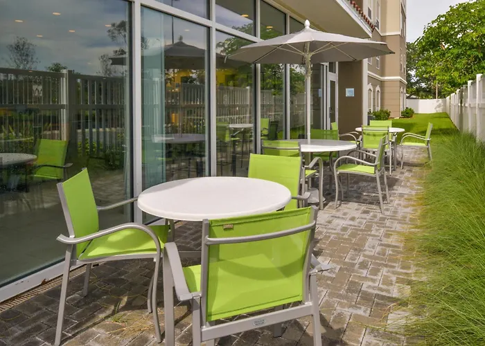 Holiday Inn Express & Suites - St. Petersburg - Madeira Beach By Ihg