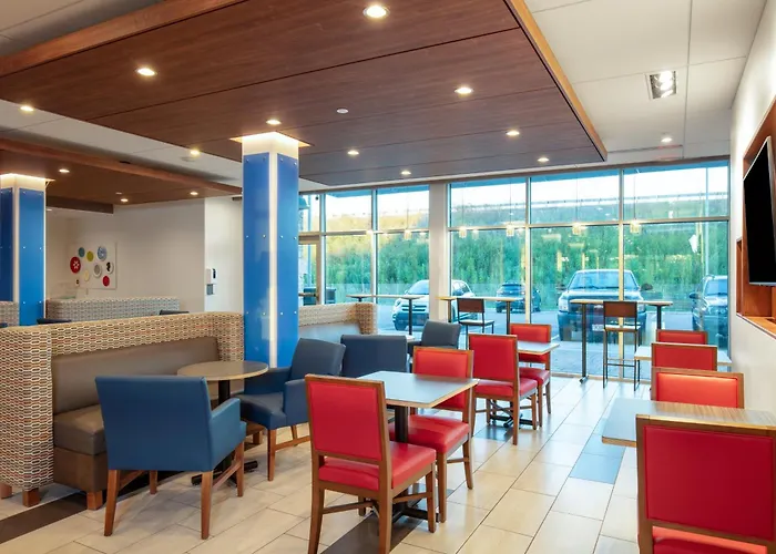 Holiday Inn Express & Suites - Beloit By Ihg