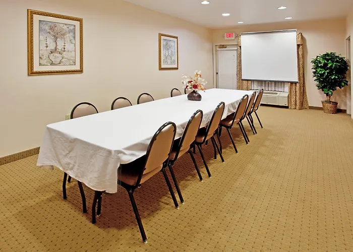 Holiday Inn Express & Suites Camden-I20
