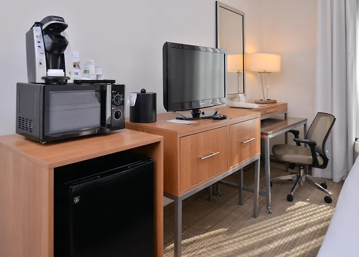 Holiday Inn Express And Suites New Orleans Airport By Ihg