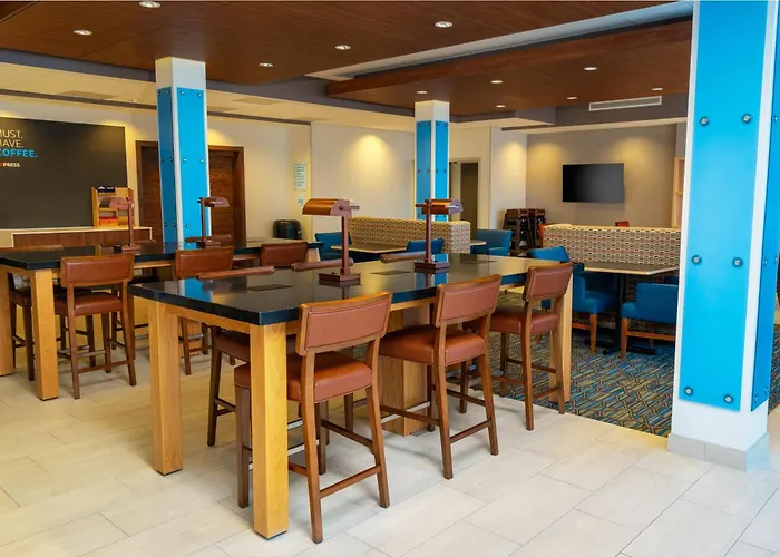 Holiday Inn Express & Suites - Las Vegas - E Tropicana By Ihg