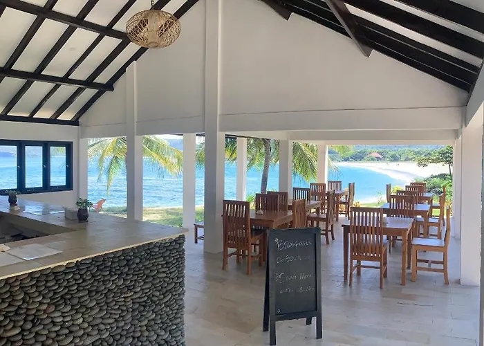 Balong Balong Surf Bungalows & Restaurant