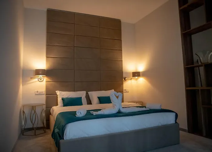 Unique Garden Hotel