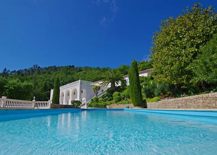 Magnifique Chambre Immense Terrasse Spa Jacuzzi Prive Fréjus