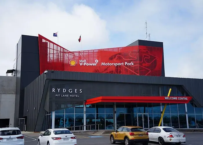 Rydges Pit Lane Hotel