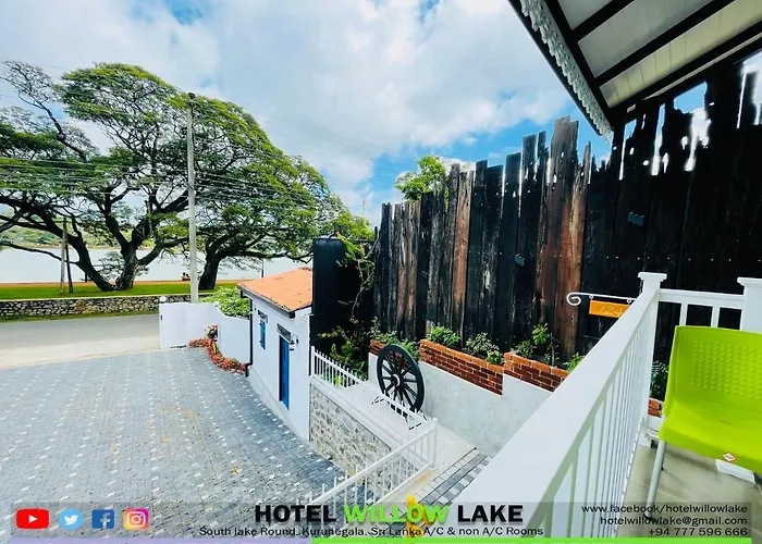 Hotel Willow Lake