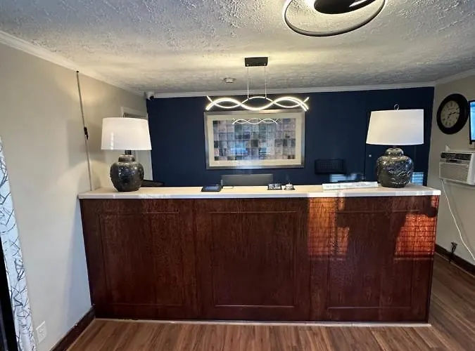 Bea'S Parkway Inn