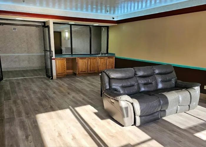 Budget Inn, Hwy 41