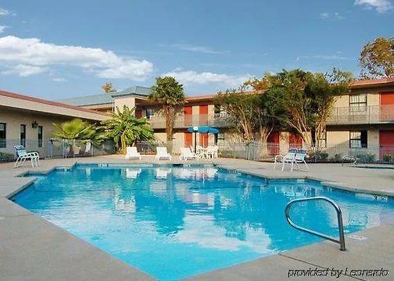 Econo Lodge Inn & Suites