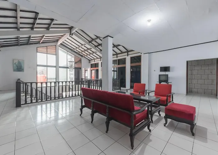 Reddoorz Syariah Near Taman Kota Kuningan