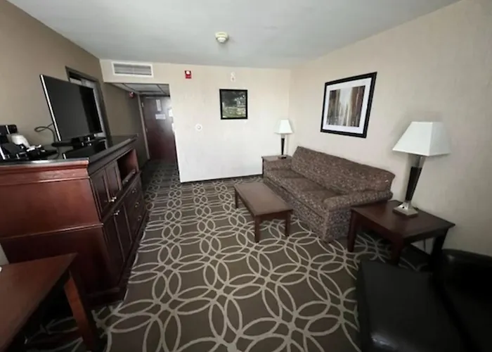 Hotel Lotus Kansas City Merriam
