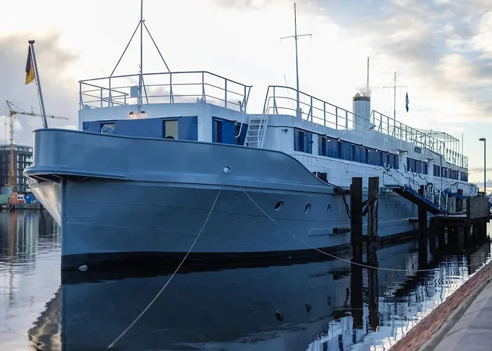 ARCONA - Übernachten auf dem Wasser - direkt am Bontekai