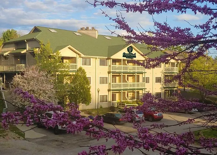 Grand Wood Suites Nashville