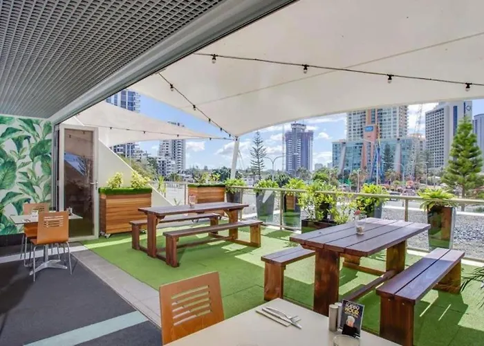 Deluxe Twin Studio In Surfers Paradise - Coasthm