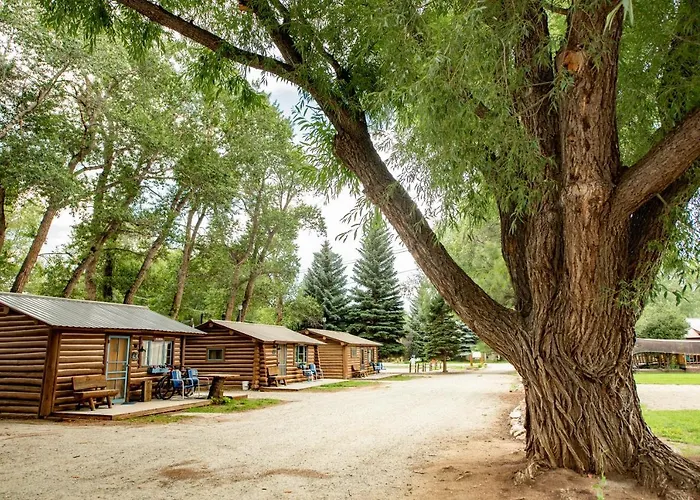 Vista Court Cabins & Lodge