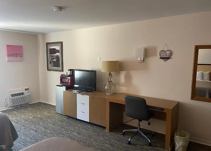 Camp Inn Lodge