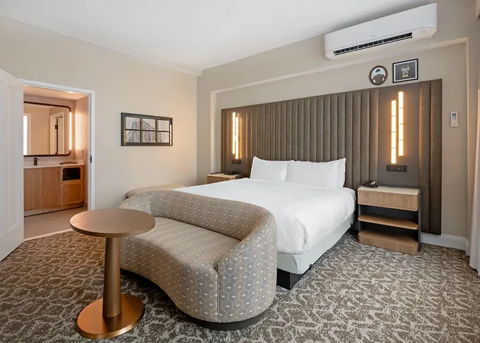 Hotel Flor Tampa Downtown, Tapestry Collection By Hilton