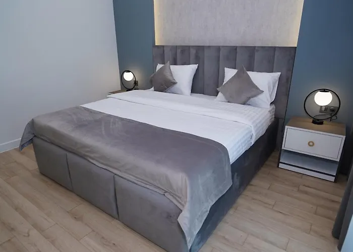 B&M Hotel