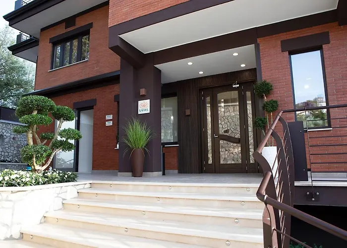 LUAL Bleisure Hotel