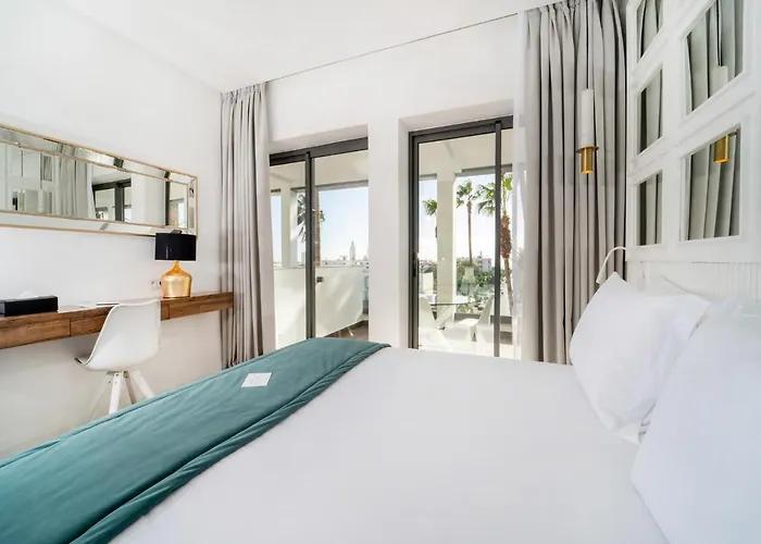 Petit Palace Suites Hotel