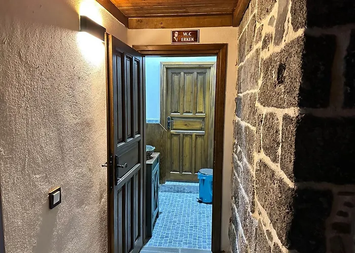 Tas Avlu Konaklama Tesisi