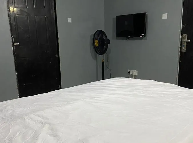 Oak Suites & Bar