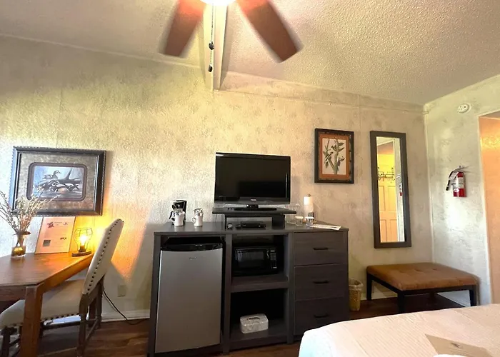 Gr5 - Mountain Harbor Queen Guest Room On Lake Ouachita