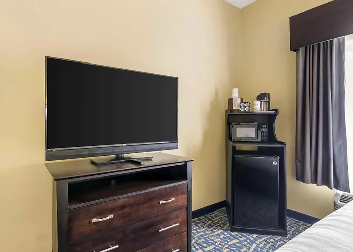 Best Western Plus Brunswick Inn & Suites