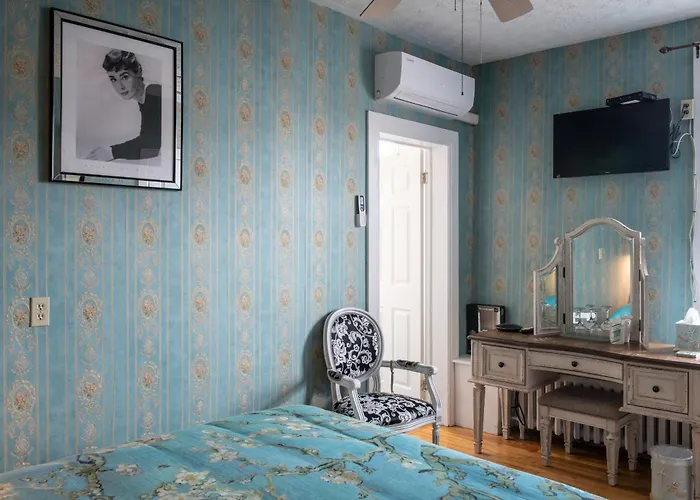 Prince Street Suites