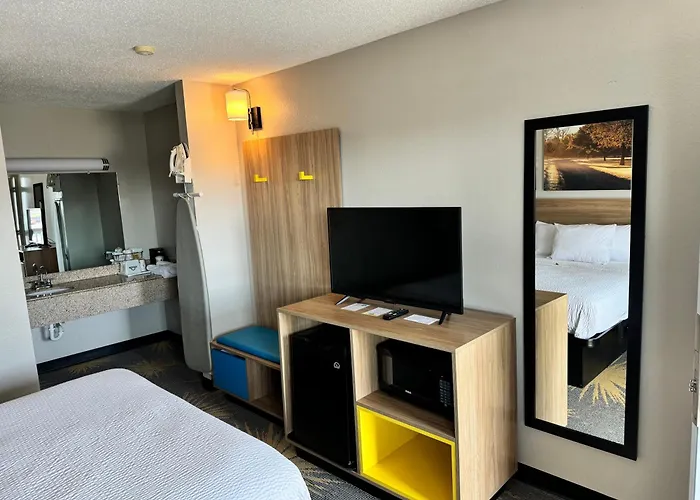 Days Inn By Wyndham Cloverdale Greencastle