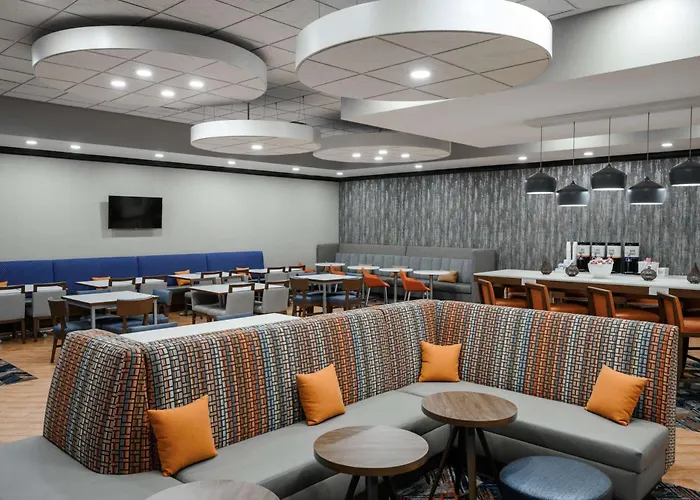 Hampton Inn Evansville Airport