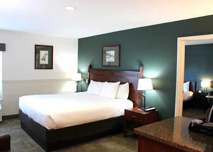 Boothill Inn And Suites