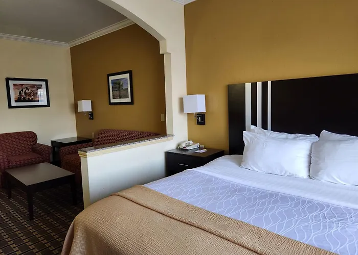 Days Inn & Suites By Wyndham Sam Houston Tollway