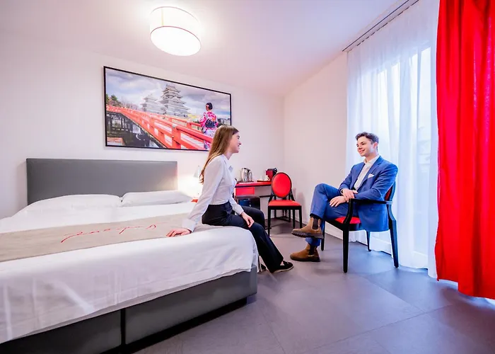 "The Freddie Mercury" Hotel