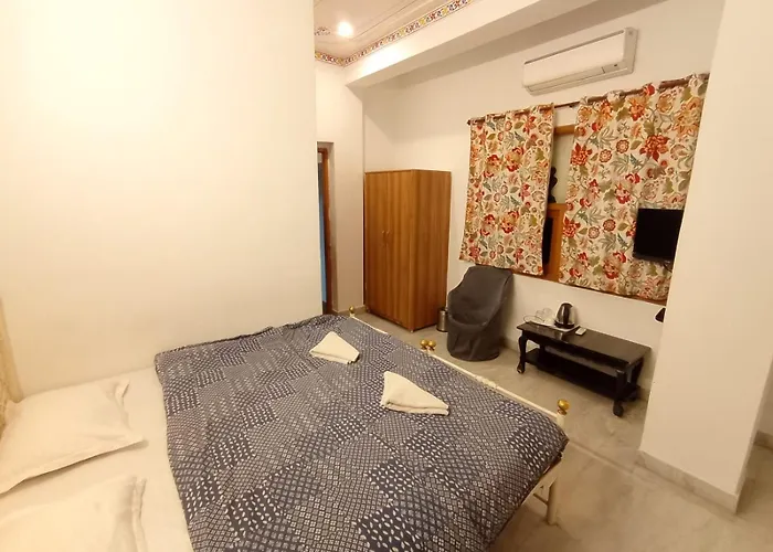 Little Peepal House