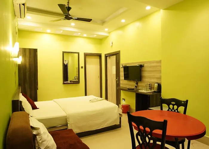 Hotel Shantinivas ! 2 Min From Tarapith Temple !